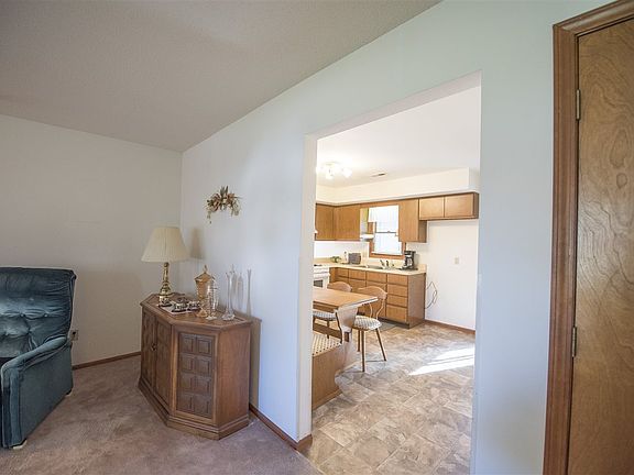 5th image of 3120 E Meadowood Ln