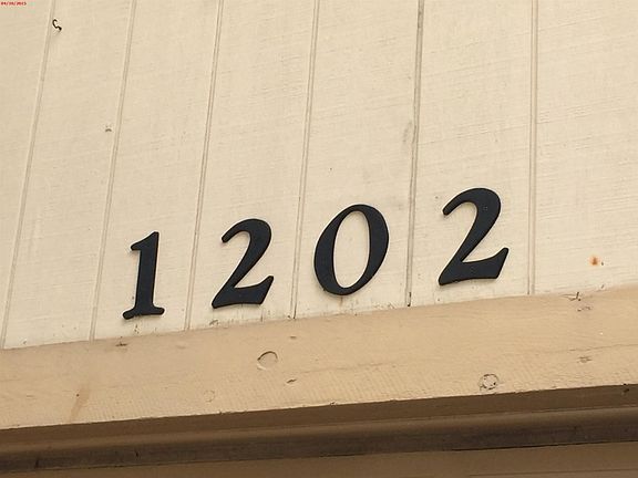 2nd image of 1202 SW Emerald Ave