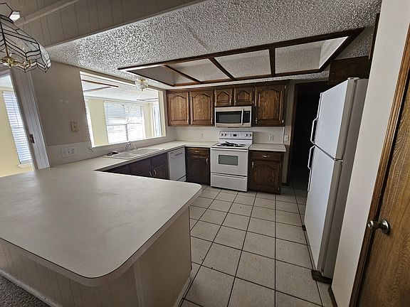 5th image of 47 Lakeview Cir