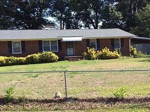 1962 Winter Forest Dr, Kinston, NC 28504