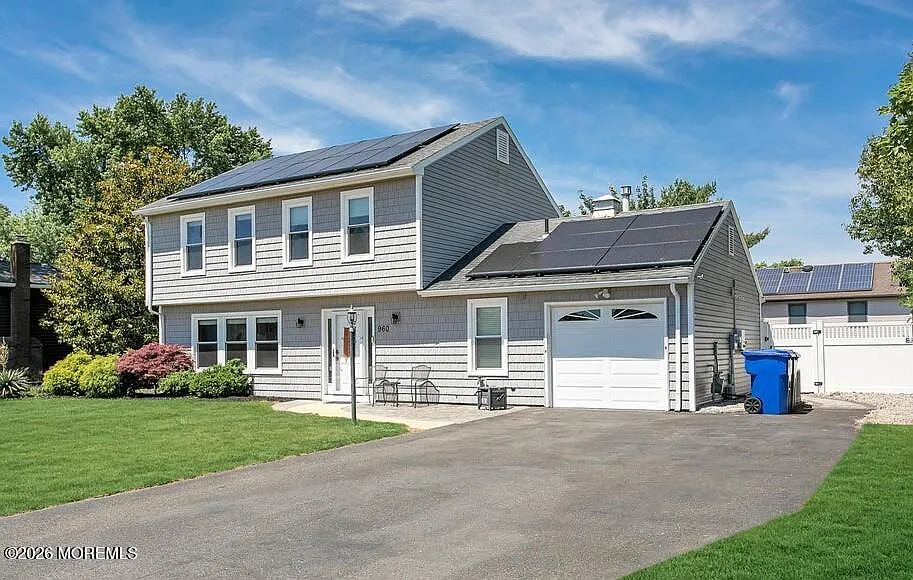 4 bed, 1.5 bath, 1692 sqft, $4,100 — Photo 2
