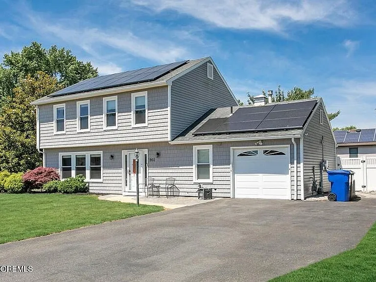 960 Green Hill Blvd — Photo 2