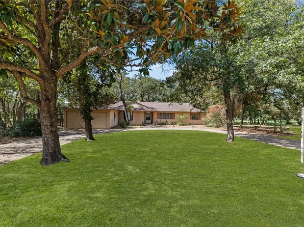 561 Fairway Dr, Normangee, TX 77871