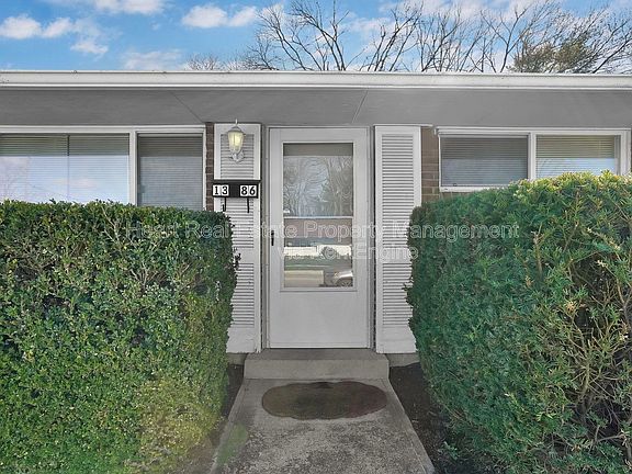 4th image of 1386 Rosehill Rd