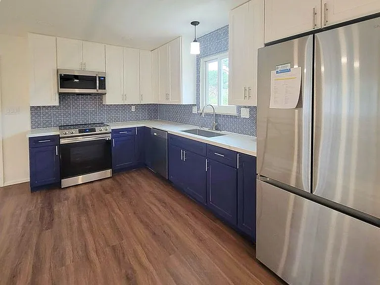 1421 Kendall Dr — Photo 3