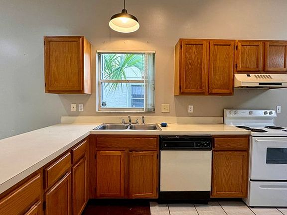 3rd image of 1081 New Parkview Pl