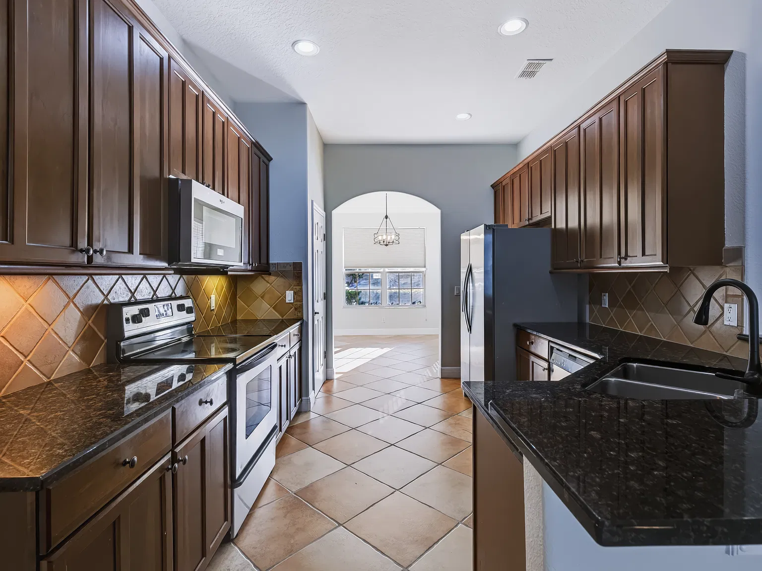 3 bed, 2.5 bath, 1705 sqft, $2,350 — Photo 2