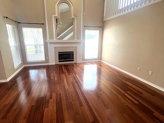 4th image of 631 Queensbridge Dr