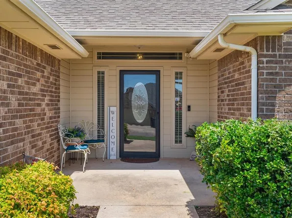 1905 NE 31st St, Moore, OK 73160