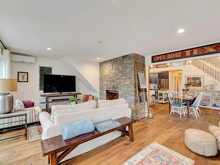 25 Miami Ave — Photo 4