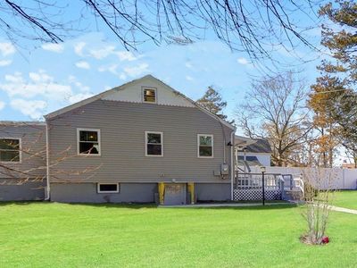 (Undisclosed Address), Lindenhurst, NY, 11757