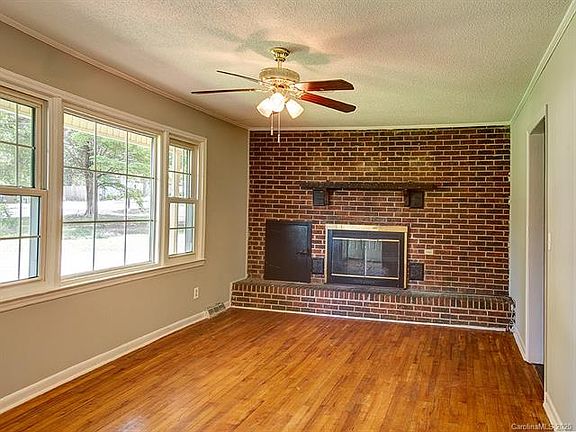 5th image of 858 Hilldale Dr