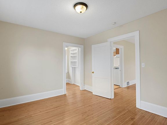 3rd image of 2928 36th Ave S
