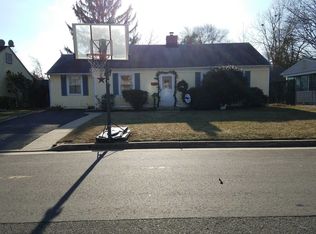 37 Whitney Dr, Middlesex, NJ 08846