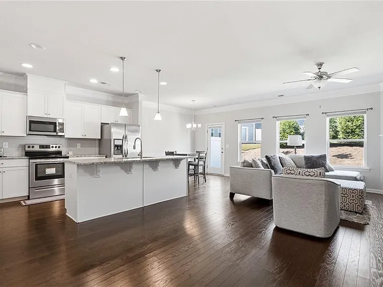 2639 Bloom Cir — Photo 2