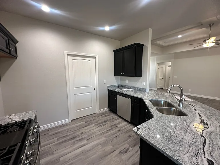 2743 Chambers Ave — Photo 43
