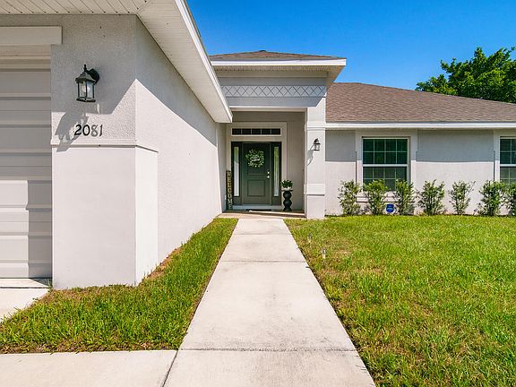 3rd image of 2081 SW Grape Court