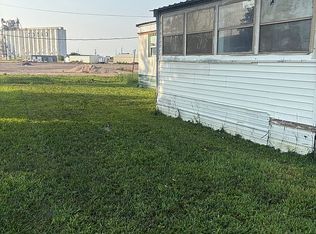 506 Sunrise Rd, Cozad, NE 69130