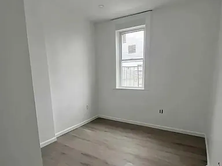 280 Mac Arthur Ave #3 — Photo 4