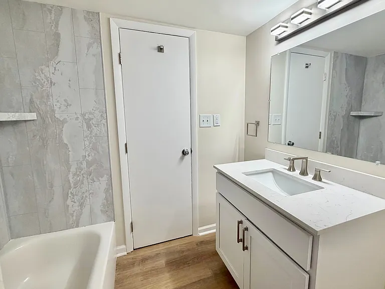 Sherwood Forest Apartments — Photo 22