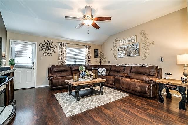 2nd image of 3324 Dumas Dr