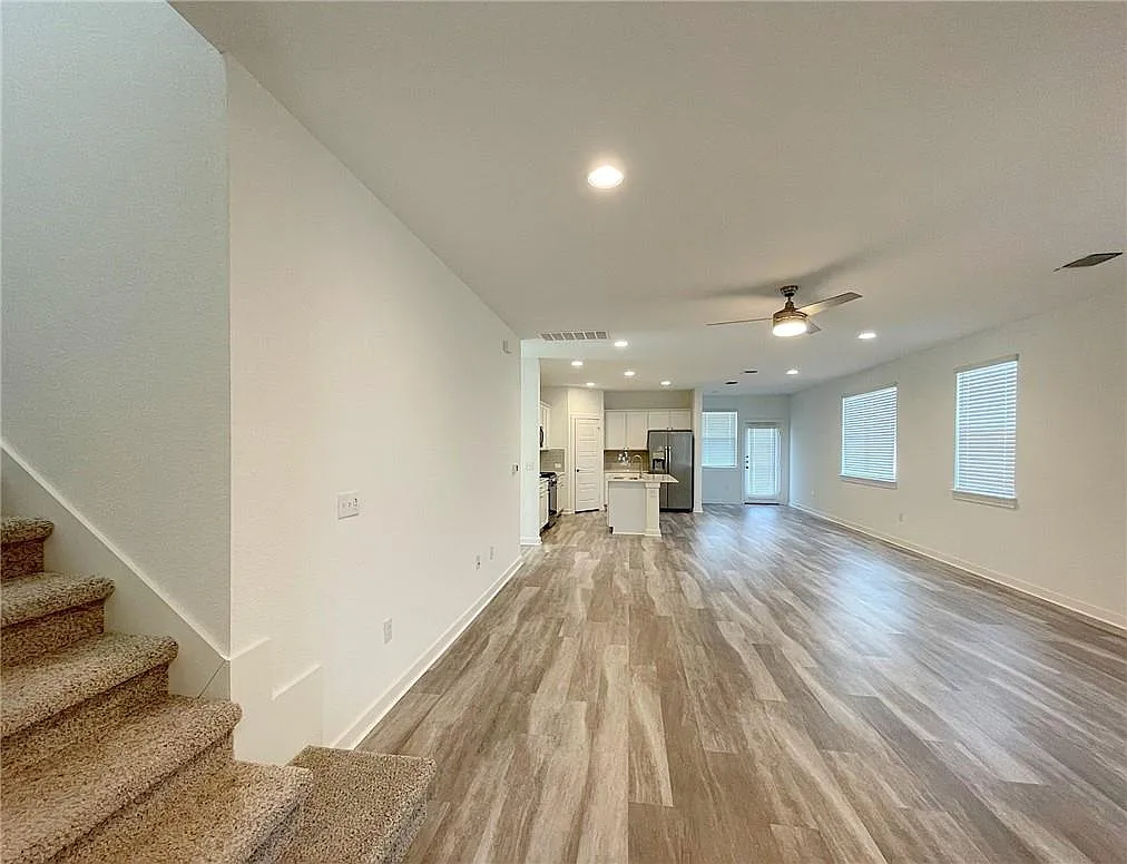 4 bed, 3.0 bath, 2320 sqft, $2,495 — Photo 3