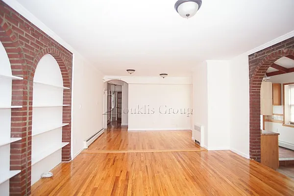 Rented by Bouklis Group | media 4