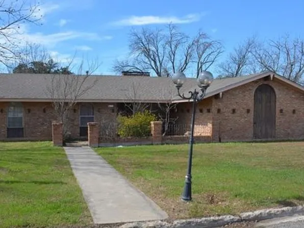 1705 Reynolds St, Goldthwaite, TX 76844