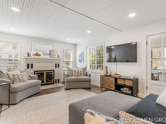 2nd image of 2476 Eagle Ln