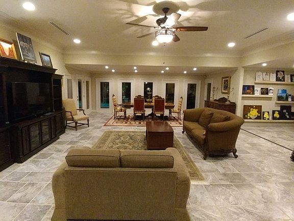 5th image of 131 E Tulip Ave