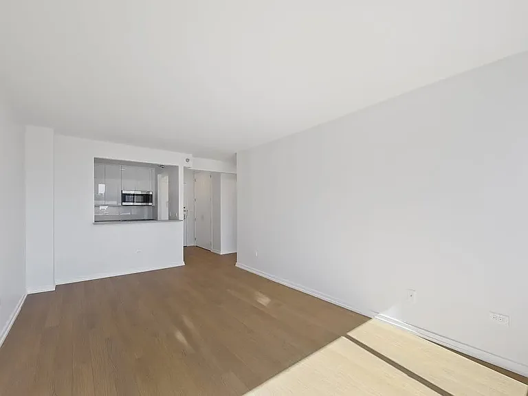 75 W End Ave #P18D — Photo 6