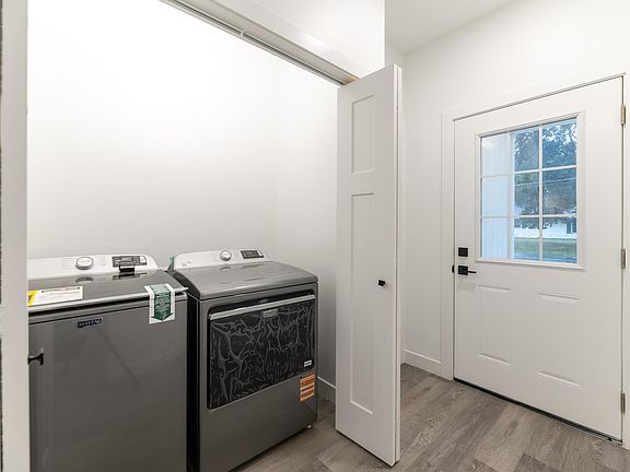 4th image of 2842 Virginia Ave
