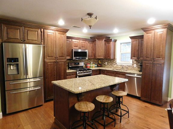 Kitchen with new backsplash