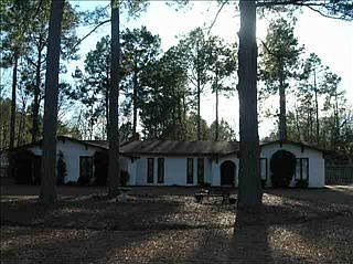 5th image of 400 Hawthorne Dr