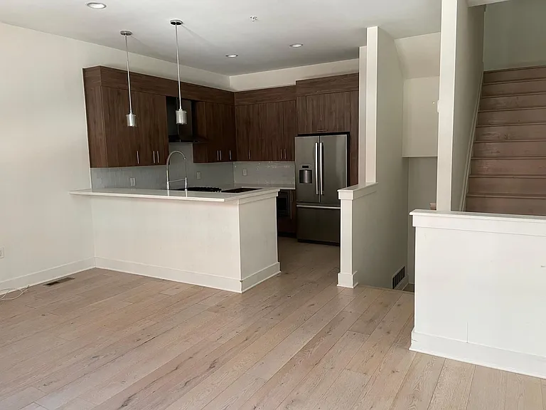 844 N American St — Photo 3
