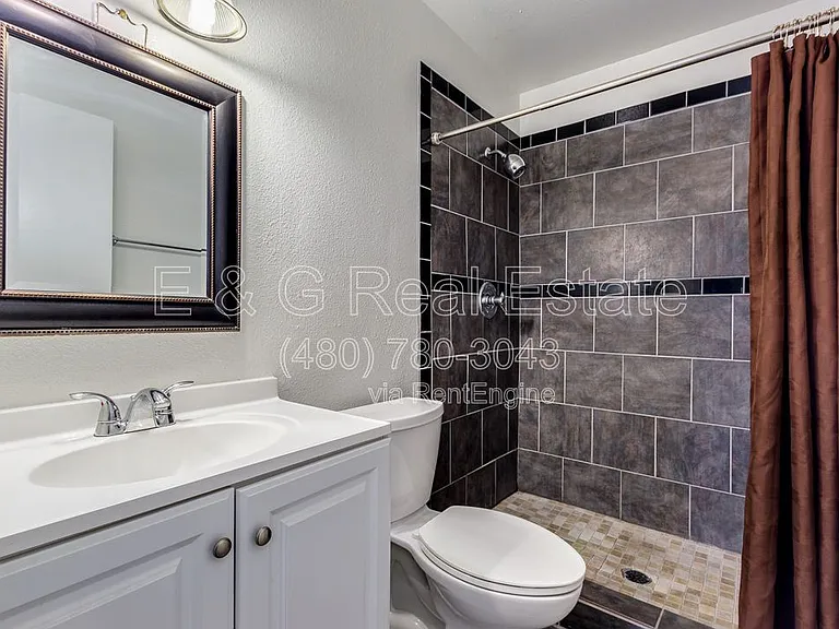 2149 E 10th St #3 — Photo 11
