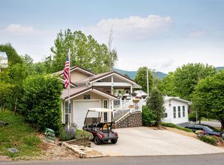 406 Mountain Thrush Dr, Townsend, TN 37882