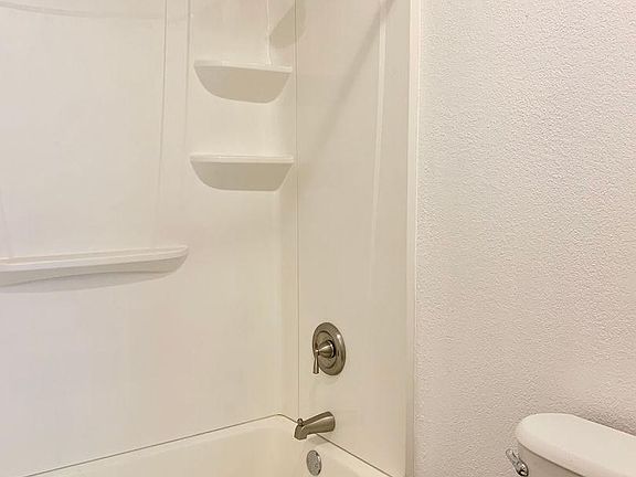 5th image of 2504 Hollandale Cir #B