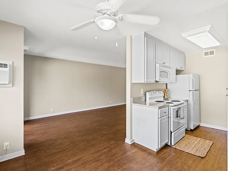 Maplewood Apartments — Photo 5