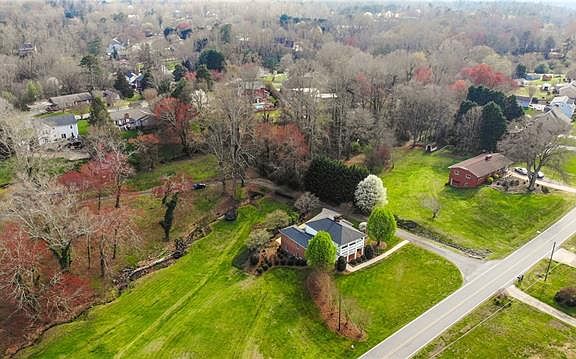 2nd image of 511 39th Avenue Dr NW