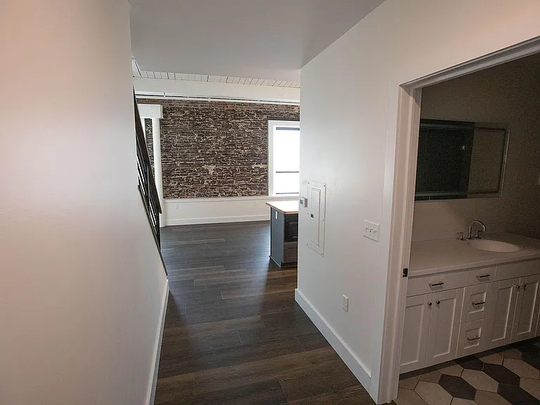 411 W Portage Ave #6 — Photo 15