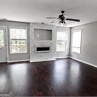 3rd image of 981 Charles Hall Dr