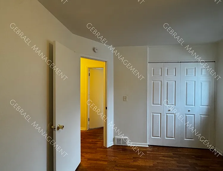 6062 Detroit St — Photo 5