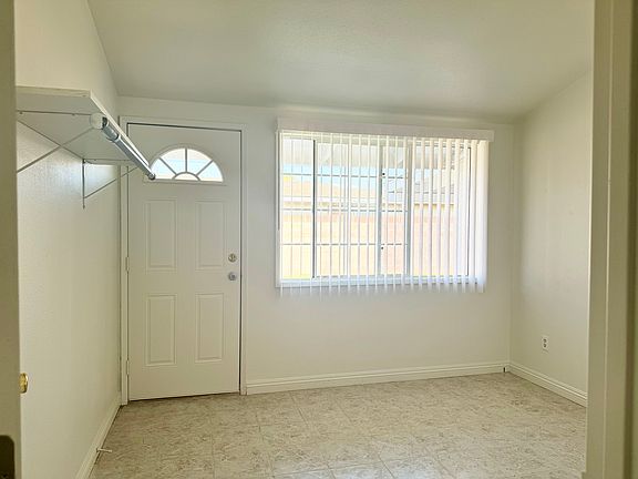 Den can use as 5th bed room