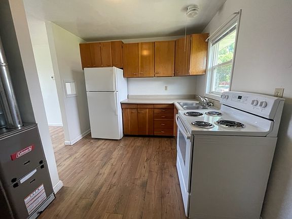 3rd image of 1428 Coburn Ave #1