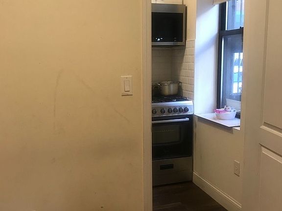 4th image of 142 E 33rd St APT 1G