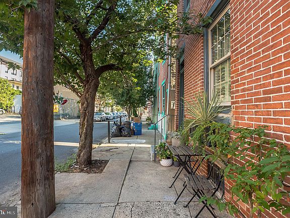 3rd image of 1025 N Lawrence St APT A