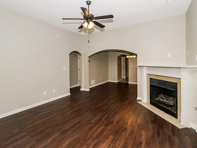 7317 Green Ash Dr — Photo 2