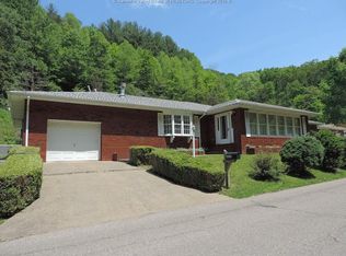 6694 Price Branch Rd, Danville, WV 25053