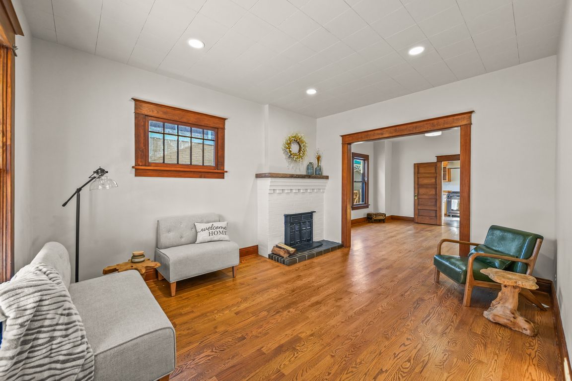 next background image